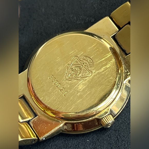 Gucci 3300.2.L gold plated 10 microns ladies watch - Picture 12 of 16